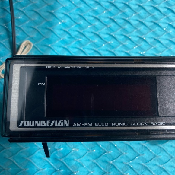 Soundesign Clock Radio Model 3691 - Picture 3 of 13